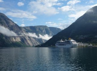 Dlaczego Norwegia jest bogata? Fiordy Norwegia